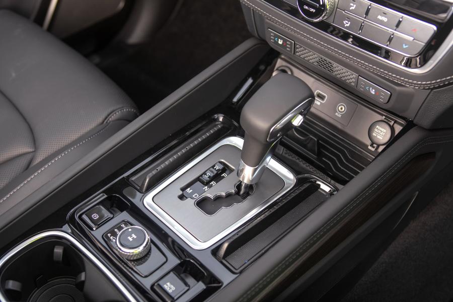 Детали интерьера SsangYong Rexton ICE (Y400) 2019 года  (UK) (фото 7 из 26)